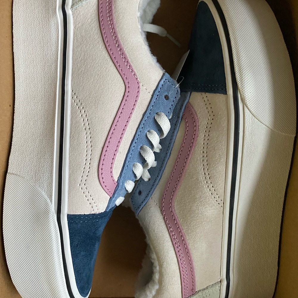 Brand New vans sneakers size 7.5